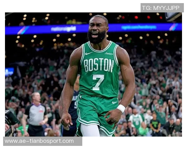 杰伦布朗半场表现出色13投8中贡献18分5助攻正负值高达5