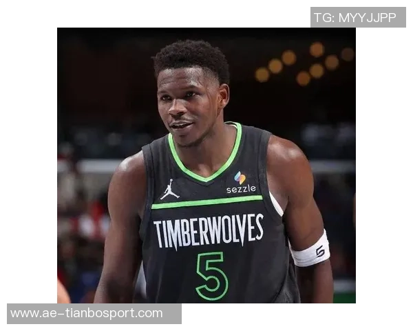 绝杀时刻爱德华兹展现关键球能力堪称顶尖存在 绝杀时刻爱德华兹展现关键球能力堪称顶尖存在