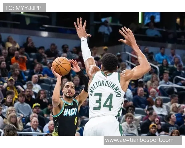 字母哥奋力拼搏半场贡献15分6板球队却落后19分艰难追赶之路 字母哥奋力拼搏半场贡献15分6板球队却落后19分艰难追赶之路