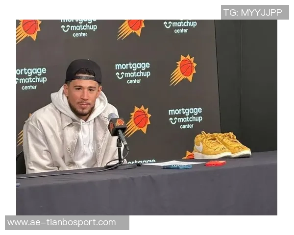 布克赛后与模仿者中国布克亲密合影赠送签名球衣展现友谊与支持