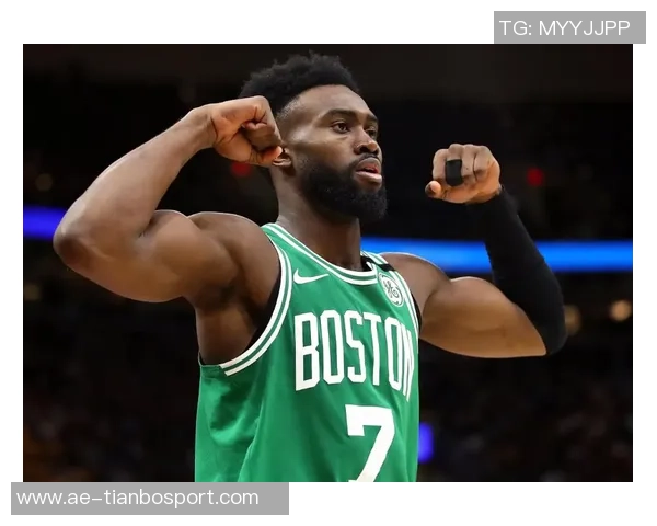 杰伦布朗表现平平18投9中贡献26分8篮板4助攻2抢断罚球命中率尚可 杰伦布朗表现平平18投9中贡献26分8篮板4助攻2抢断罚球命中率尚可